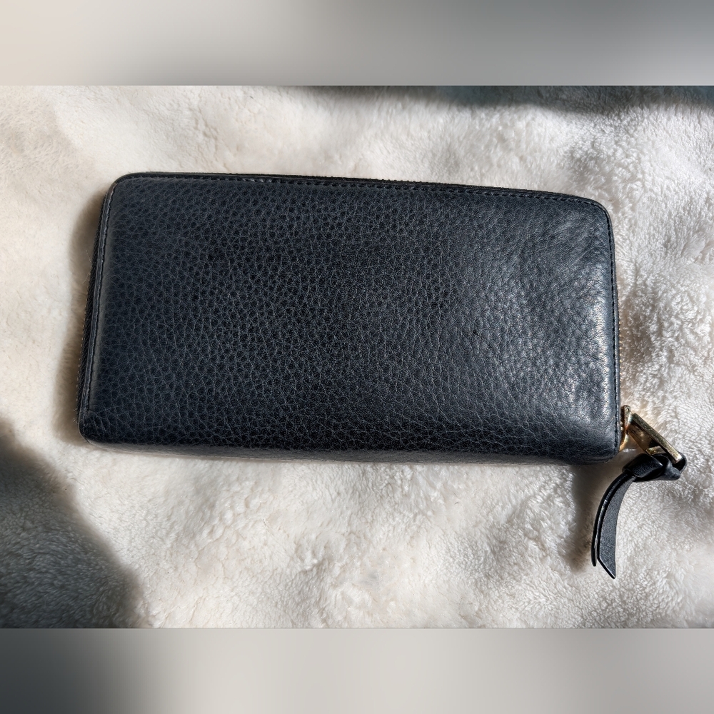 Tory Burch Black Leather Zip Around Wallet Gold Logo Wallet - Picture 2 of 6